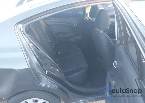 2015 Nissan Versa 1.6 S/1.6 S+/1.6 Sl/1.6 Sv z USA, uszkodzony, nr VIN 3N1CN7AP8FL825415